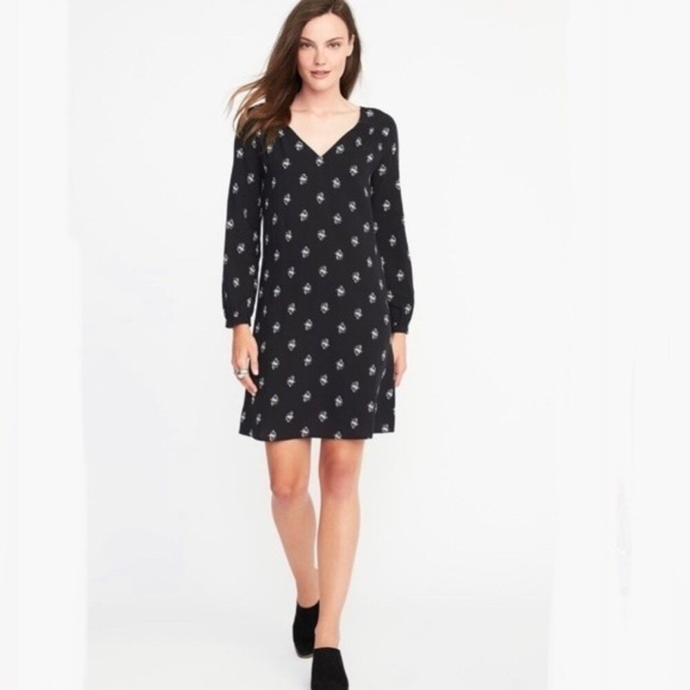 Old Navy long sleeve smocked black ditsy floral dress size medium